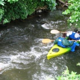 Mazury _ Pole namiotowe nad rzeką Wel * Spływy kajakowe * Noclegi