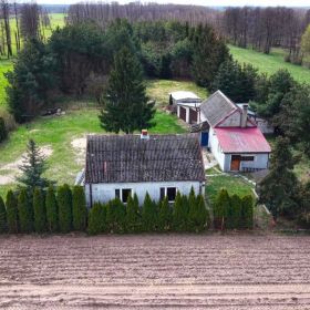 Siedlisko, budynki mieszkalne + gospodarcze + działka z lasem 5496 m2 
