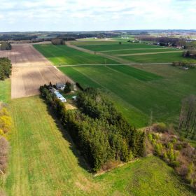 Siedlisko, budynki mieszkalne + gospodarcze + działka z lasem 5496 m2 