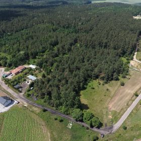 Działka budowlana przy lesie – Kraszewo, pełne media